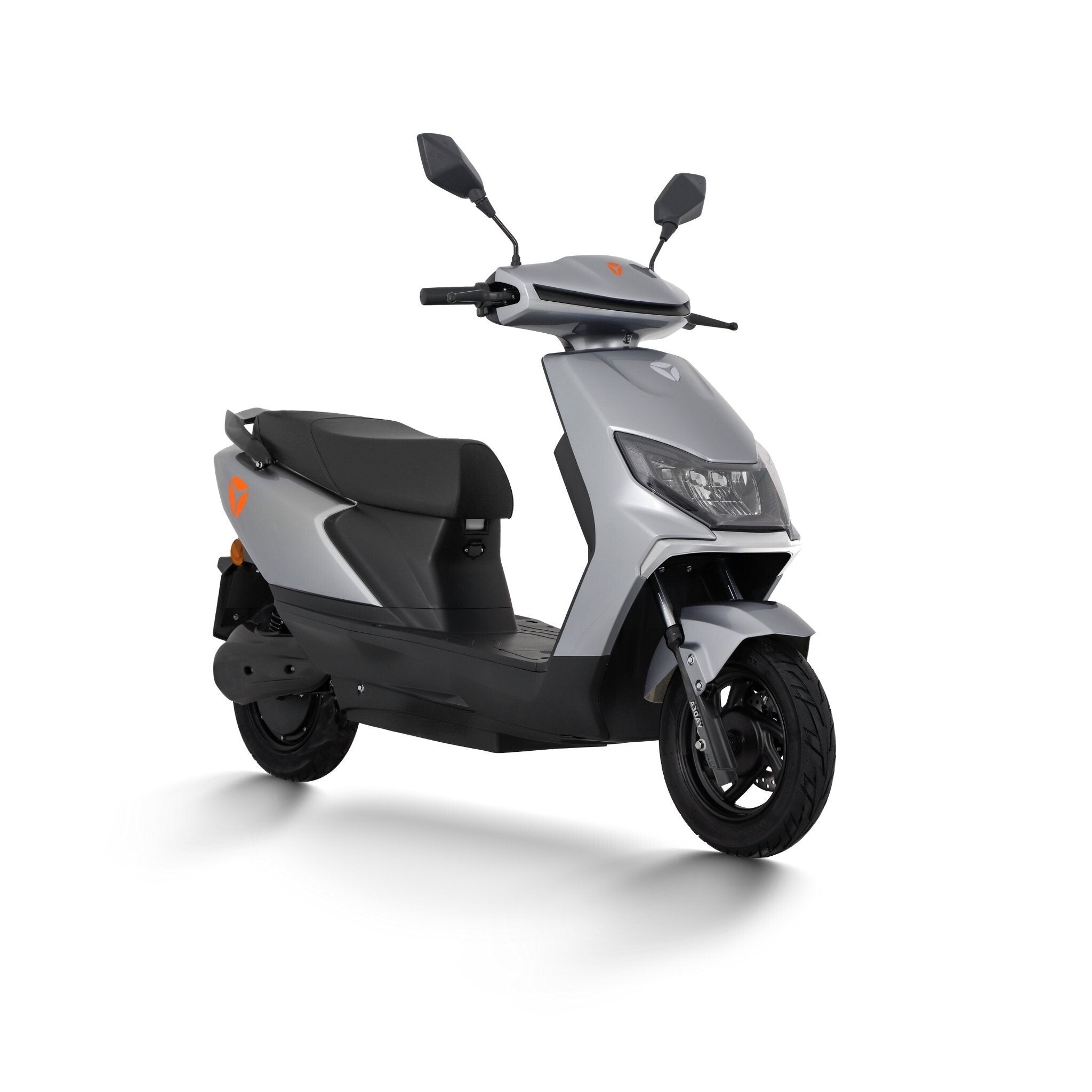YADEA RN elektromos robogó (72V 23Ah grafén, 45km/h, 2300W, 52N·m, 62kg)