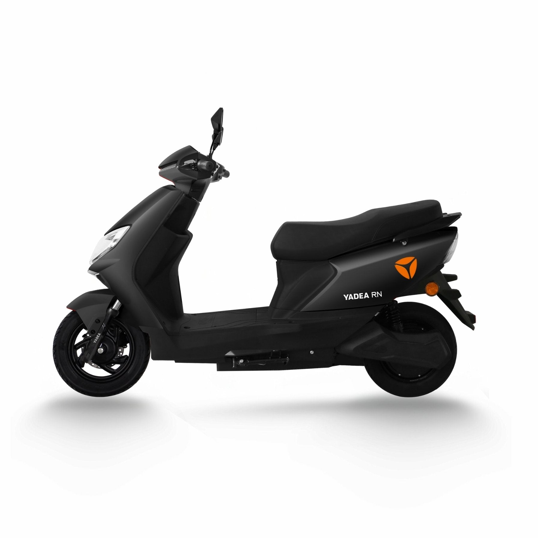 YADEA RN elektromos robogó (72V 23Ah grafén, 45km/h, 2300W, 52N·m, 62kg)